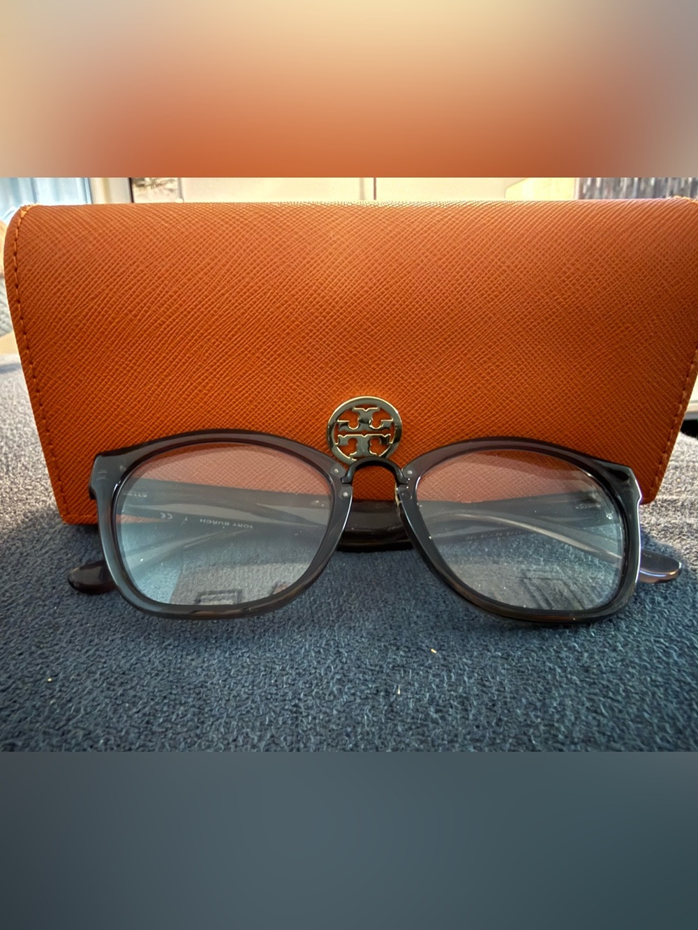 Tory Burch Round Glasses with Gold Logo and Orange Case